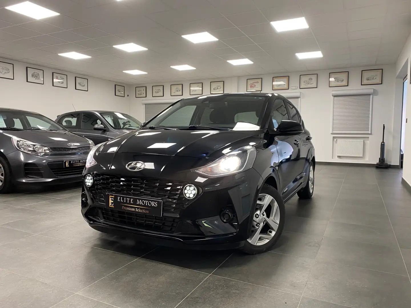 Hyundai i10 1.0i 30e YEAR EXCLUSIF BLACK LINE/ FULL/ 1erMAIN Noir - 1