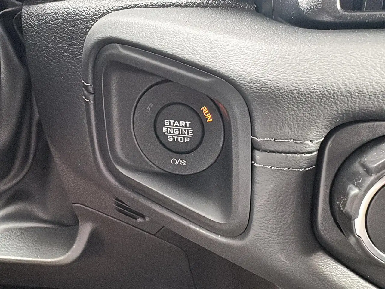 Jeep Gladiator снимка Jeep Gladiator