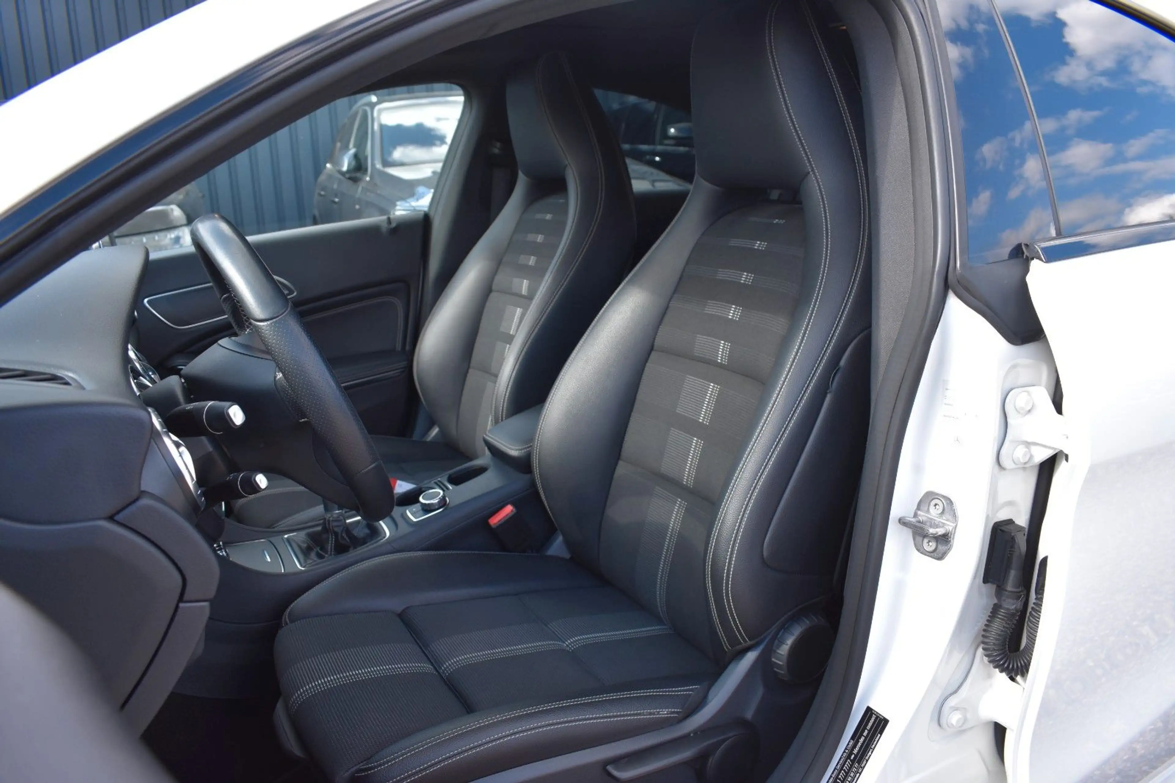 Mercedes-Benz CLA 250 NIGHT-PAKET/LED/KEYLESS/PANO/TEMPOMAT — photo 12