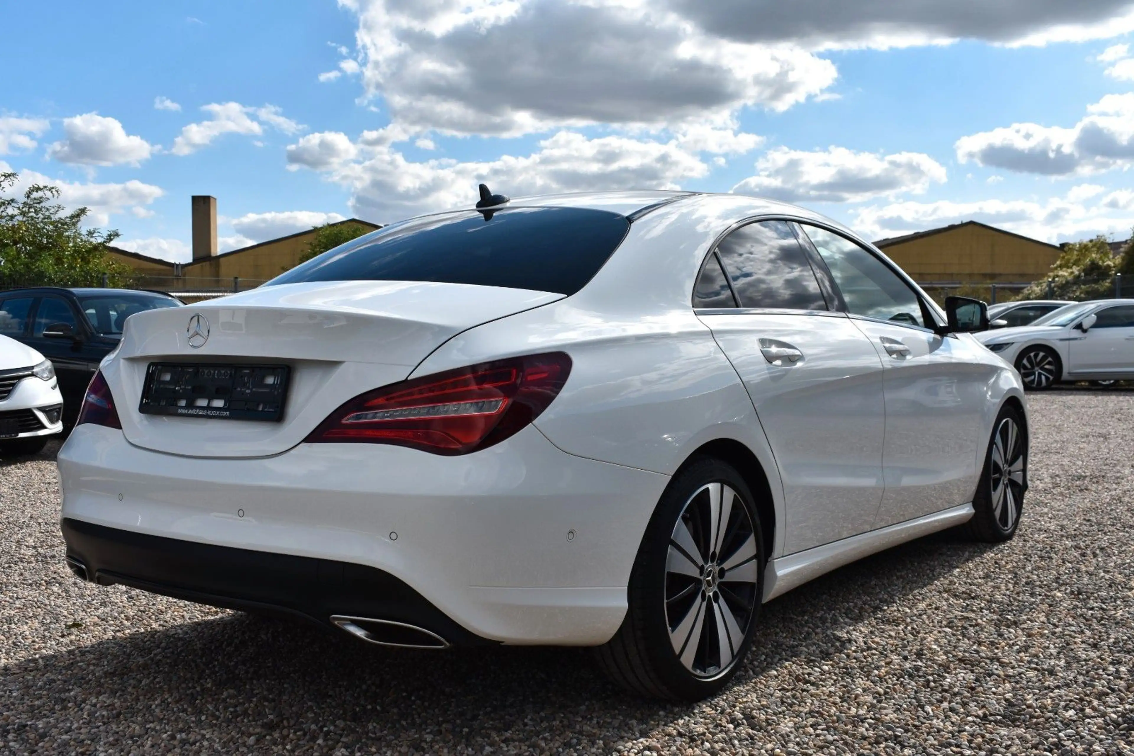 Mercedes-Benz CLA 250 NIGHT-PAKET/LED/KEYLESS/PANO/TEMPOMAT — photo 3