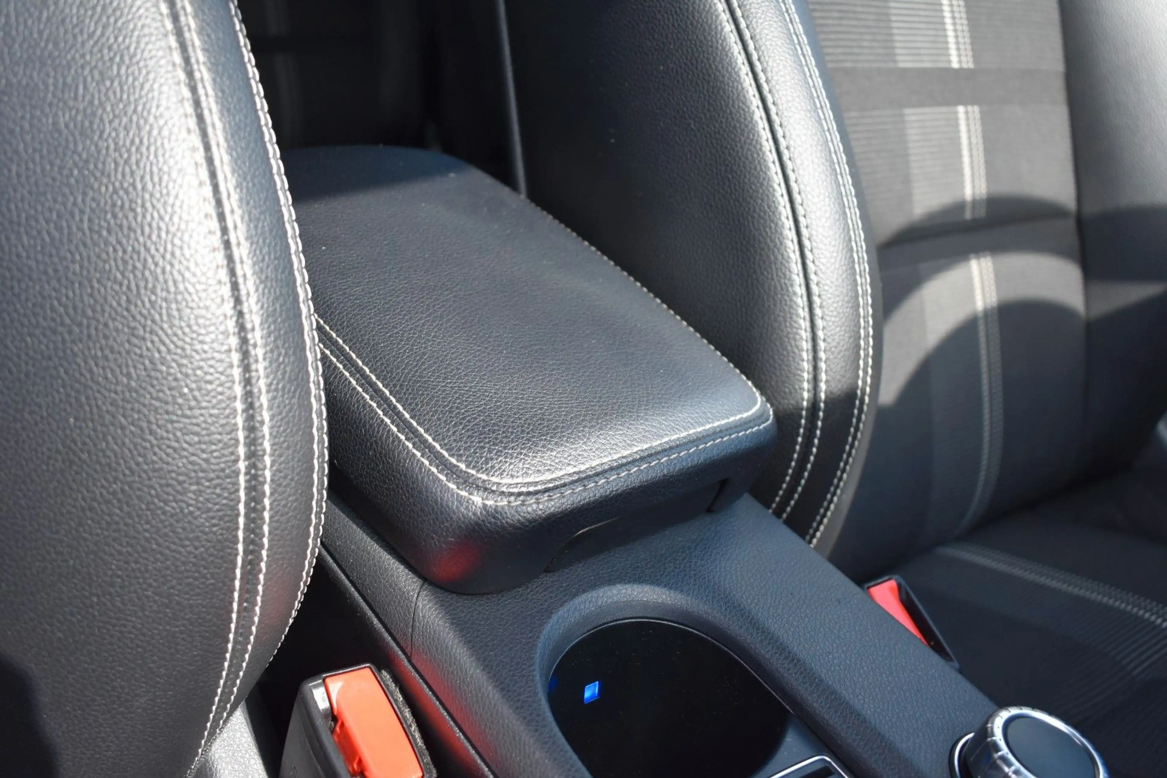 Mercedes-Benz CLA 250 NIGHT-PAKET/LED/KEYLESS/PANO/TEMPOMAT — photo 14