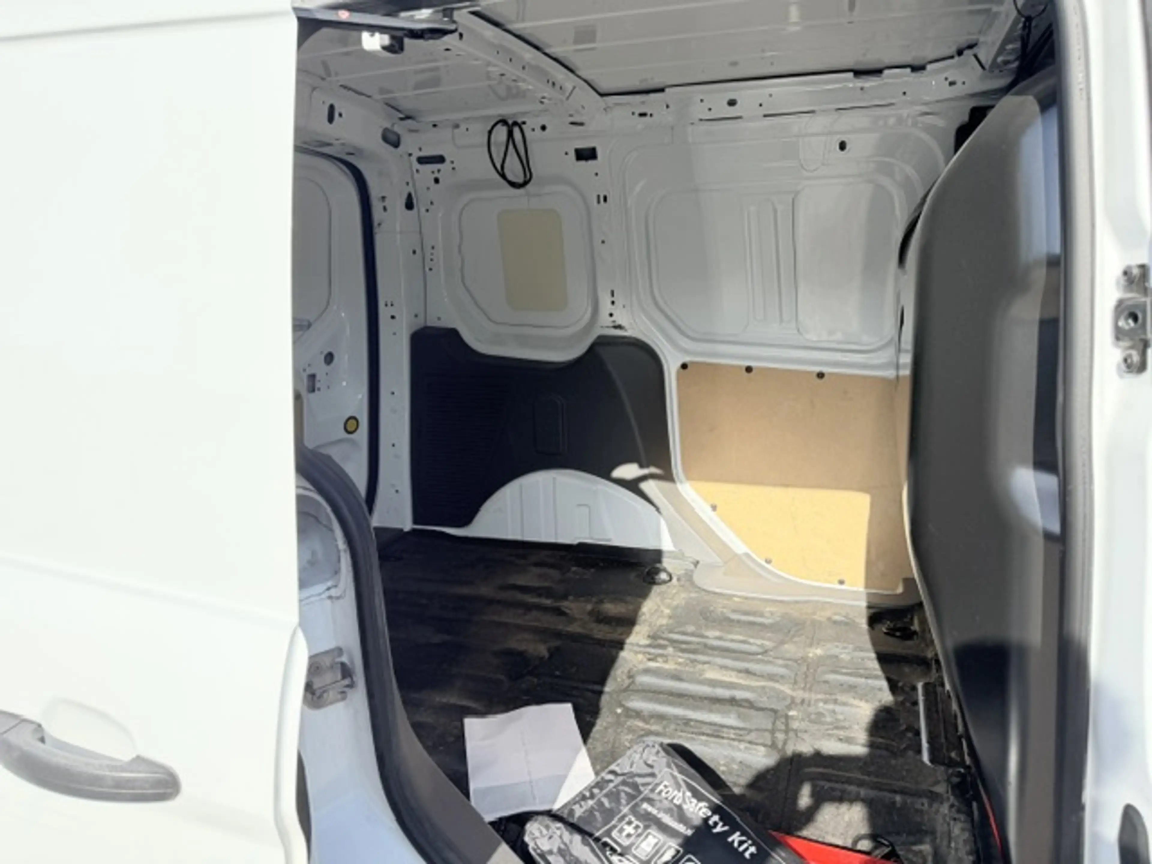 Ford Transit Connect 1.5 EcoBlue L1 Trend ! 73 kw ! CAMERA-PDC- KLIMA CONTROL-APPLE CARPLAY !! Bj 2023 !! — photo 6