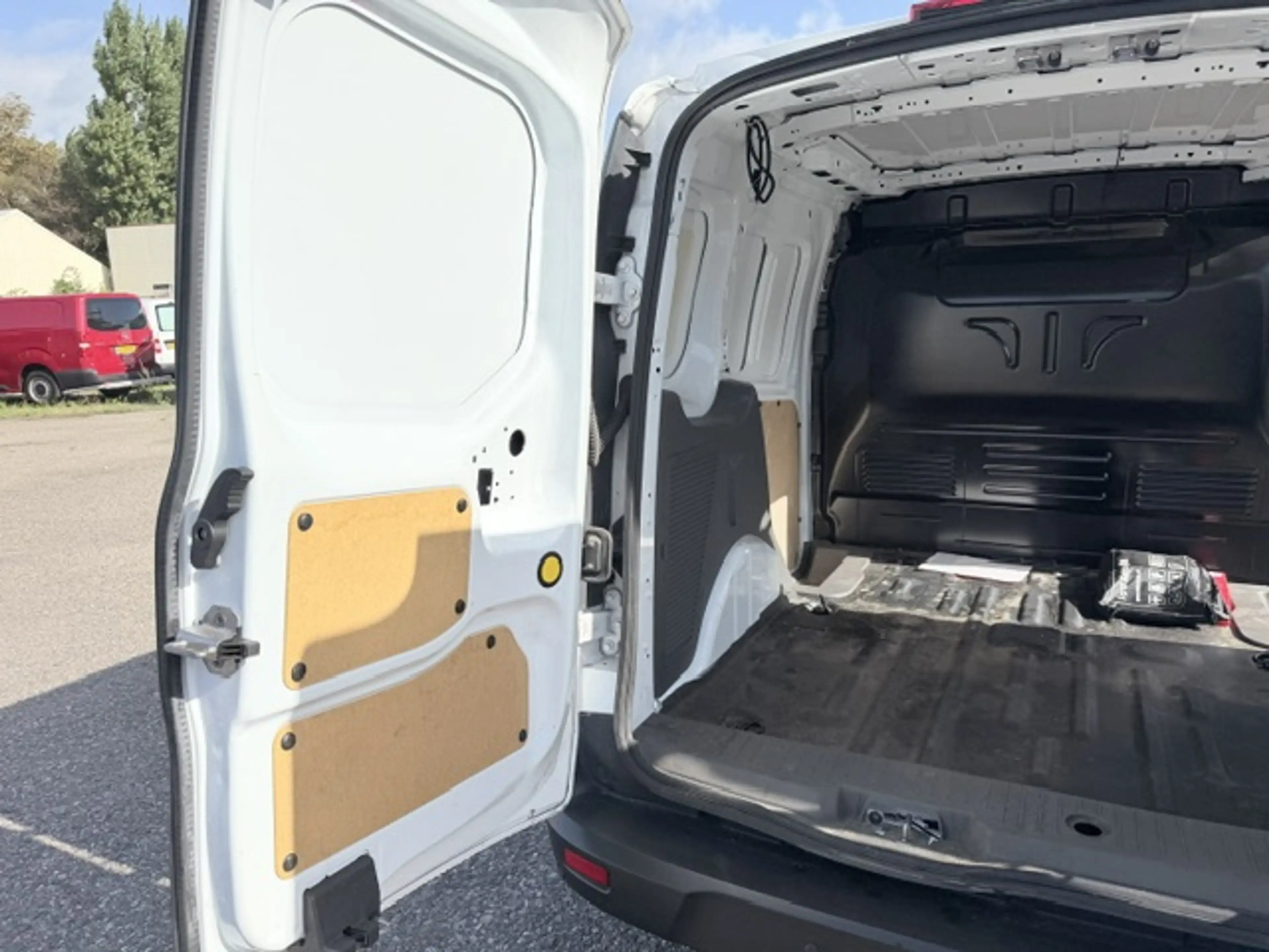 Ford Transit Connect 1.5 EcoBlue L1 Trend ! 73 kw ! CAMERA-PDC- KLIMA CONTROL-APPLE CARPLAY !! Bj 2023 !! — photo 13