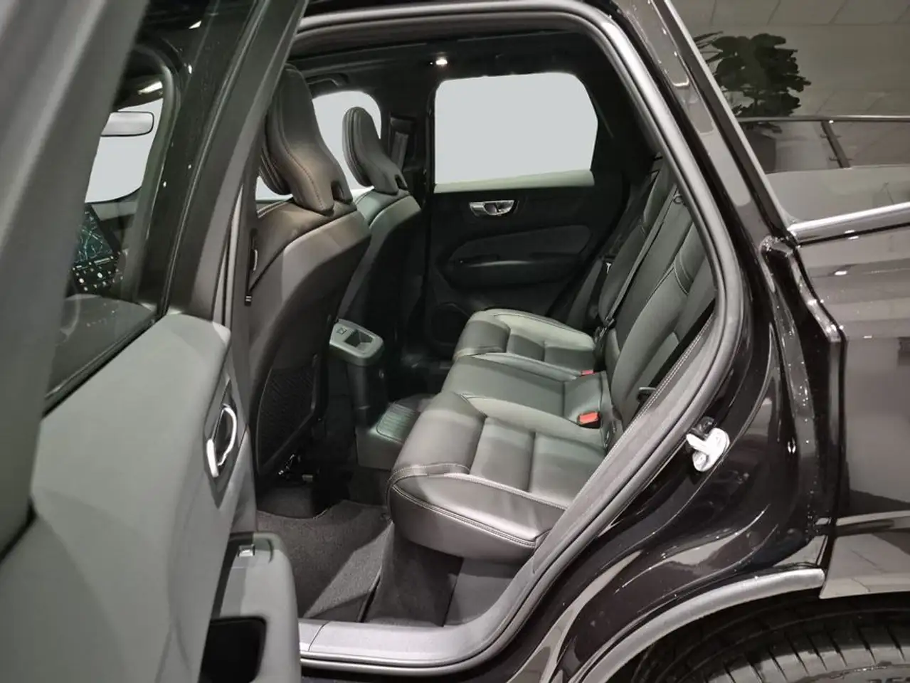 Volvo XC60 2025 — фото 11