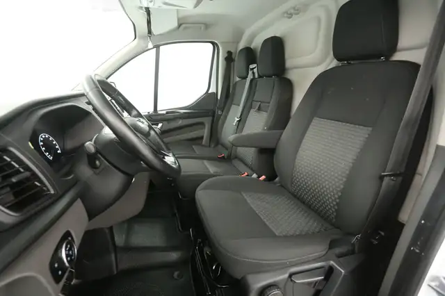 Ford Transit Custom view 9