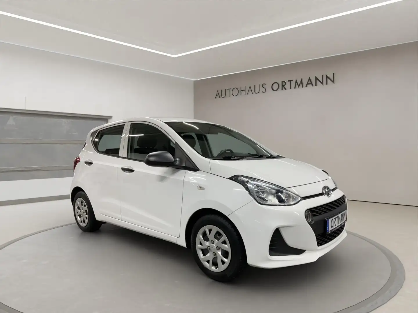 Hyundai i10 1.0 Benzin "Select" 2WD 5-Gang White - 1
