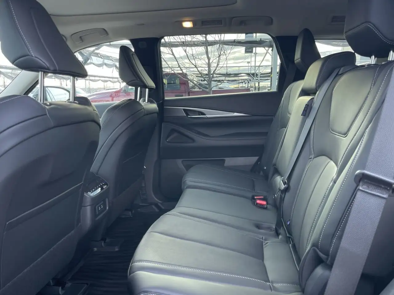 Infiniti QX60 снимка Infiniti QX60