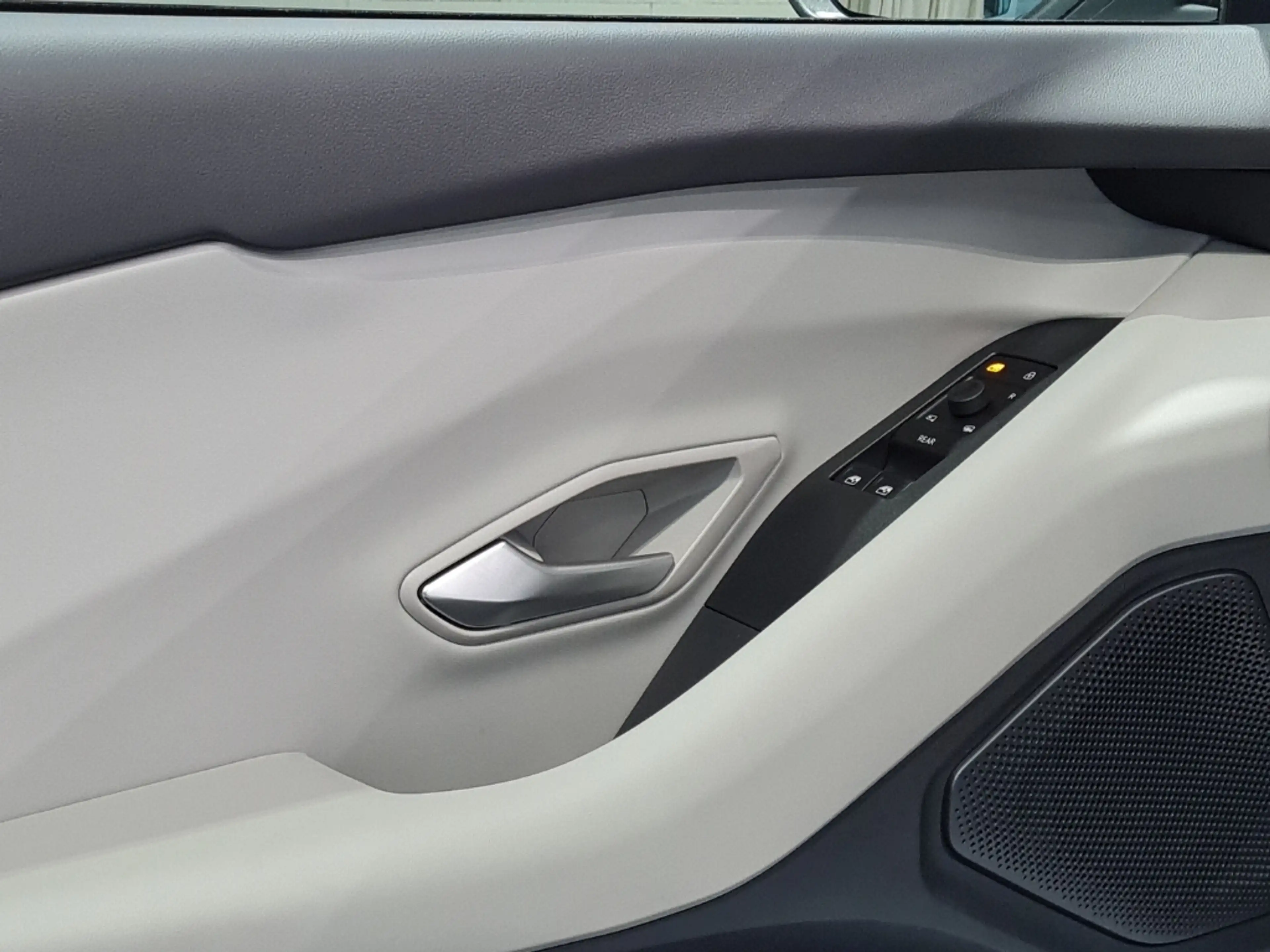 Ford Explorer Select 79kWH "Winter-Paket"LED" — photo 11