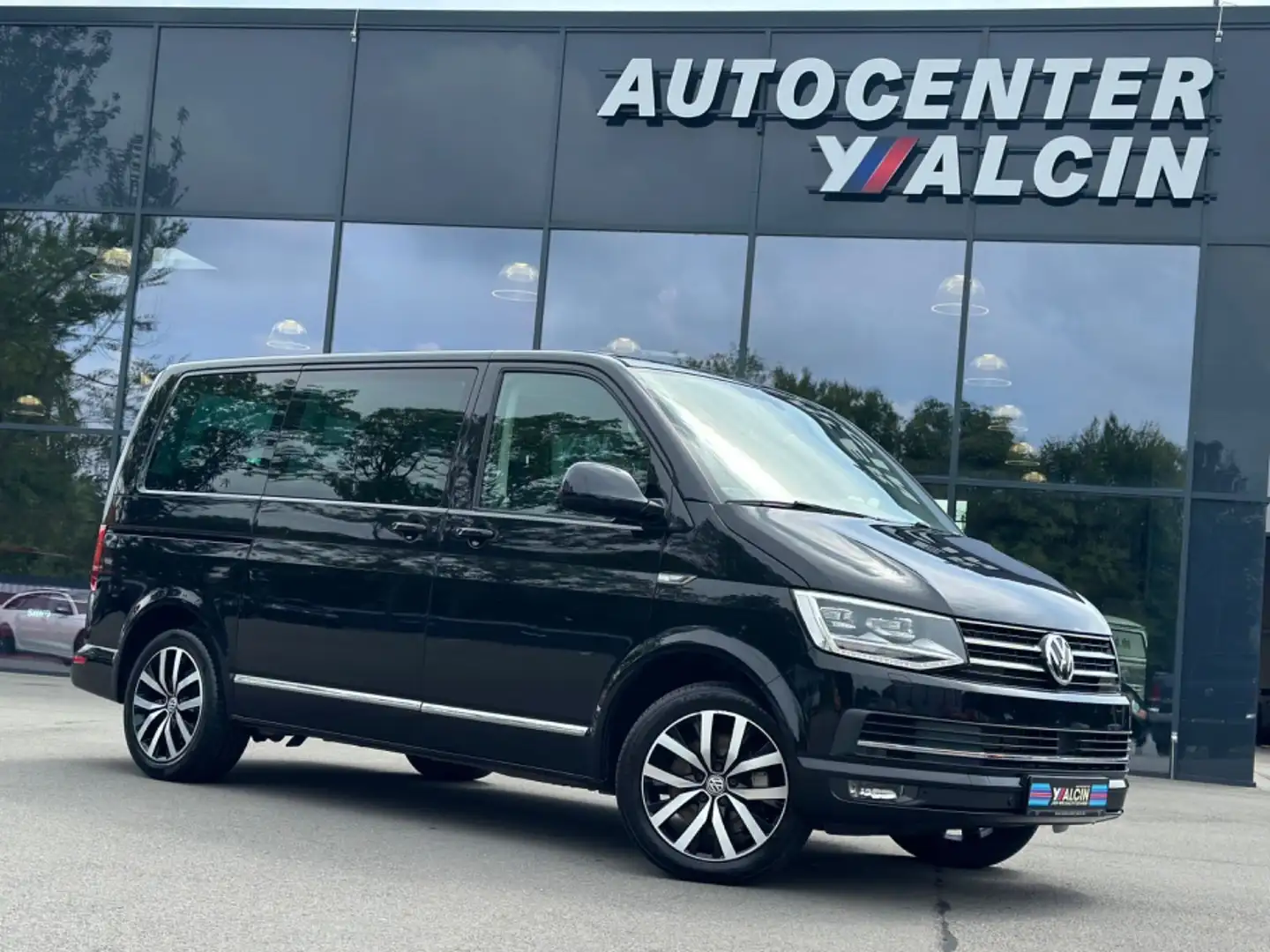 Volkswagen T6 Multivan 2.0 TDI HIGHLINE 1.H/ACC/R-CAM/LED Negro - 1