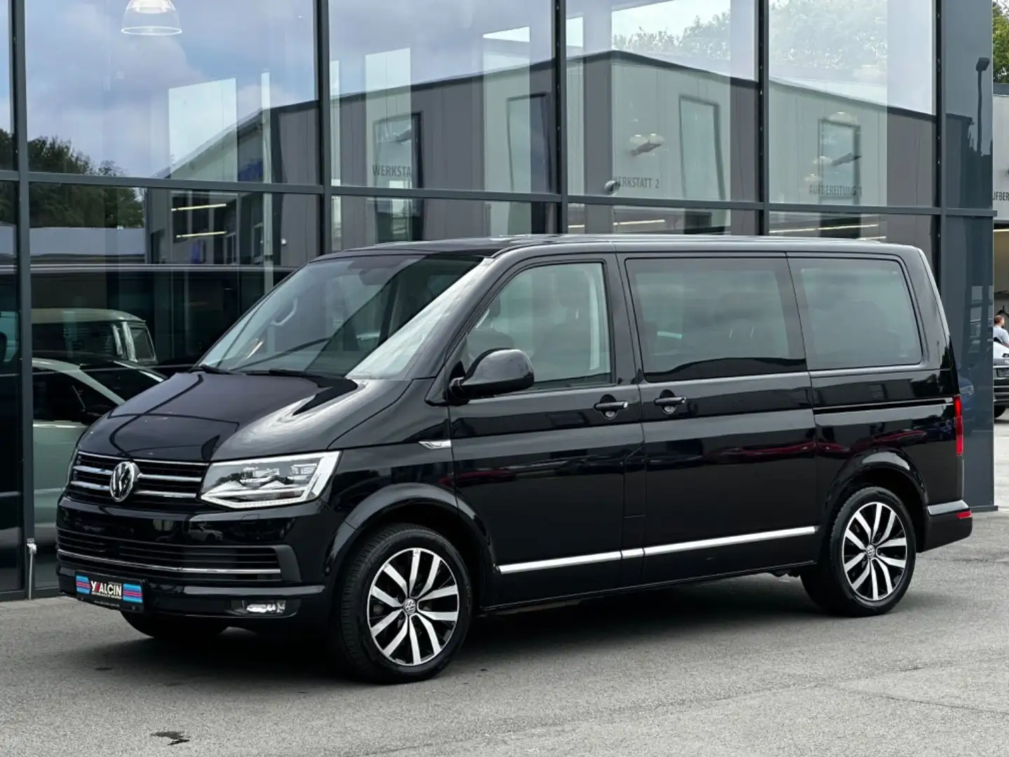 Volkswagen T6 Multivan 2.0 TDI HIGHLINE 1.H/ACC/R-CAM/LED Negro - 2