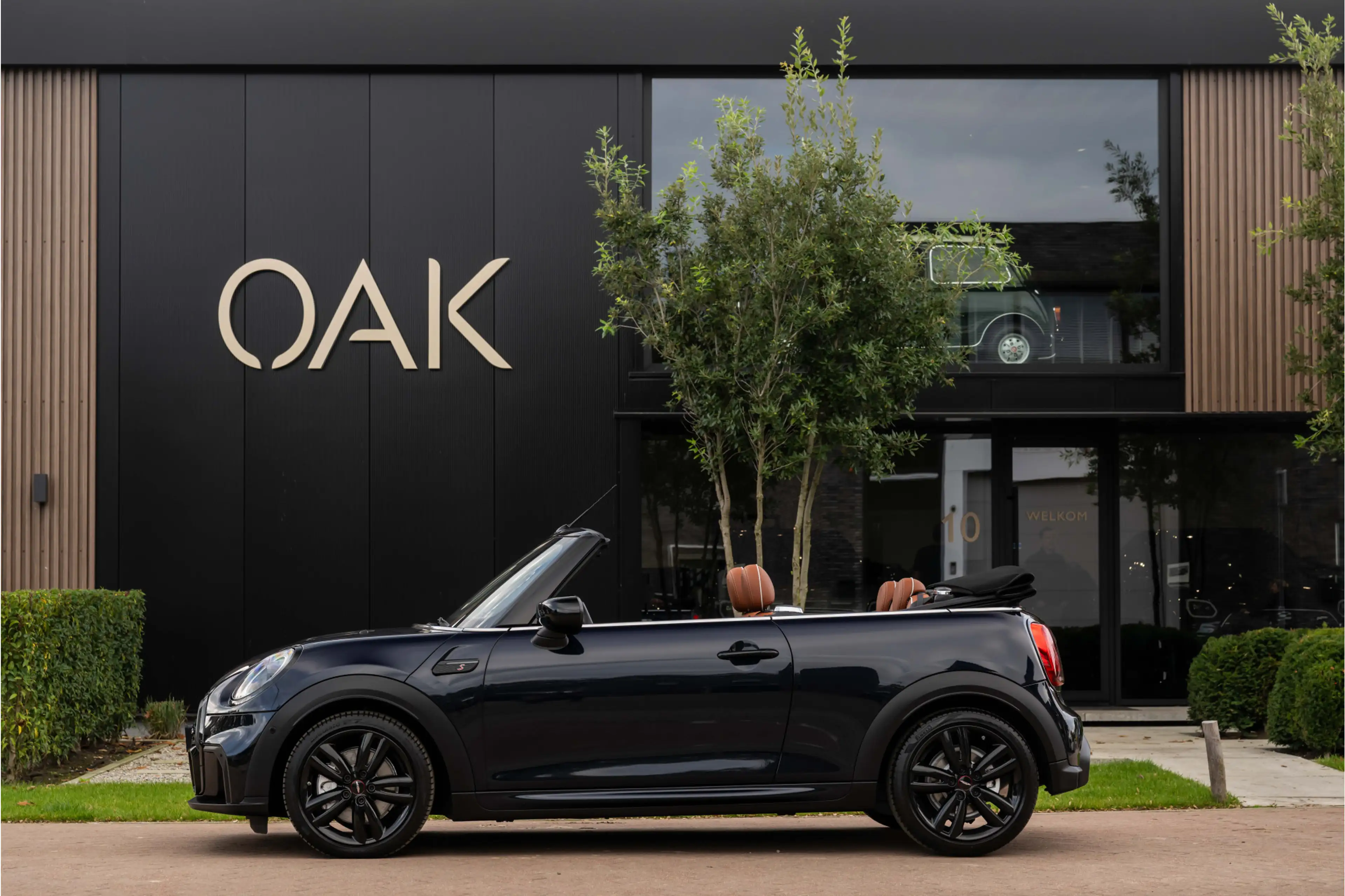 MINI Cooper S Cabrio 2.0 F1 Aut. | JCW-Trim | Navigatie | Leder Chester