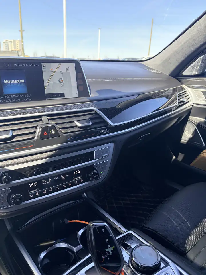BMW 7 Series снимка BMW 7 Series