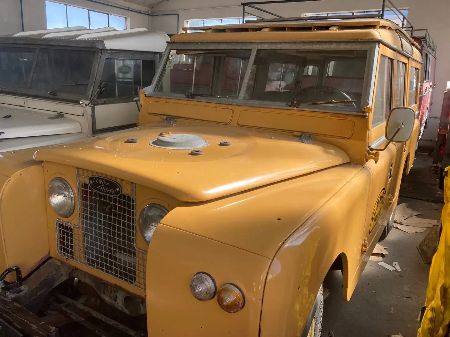 Land Rover Series Serie II 109 Stationswagen Jaune - 2