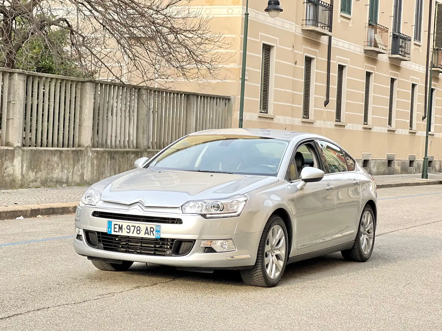 Citroen C5 Berlina 2.0 BlueHDi 180cv aut Hydractive Exclusive Plateado - 1