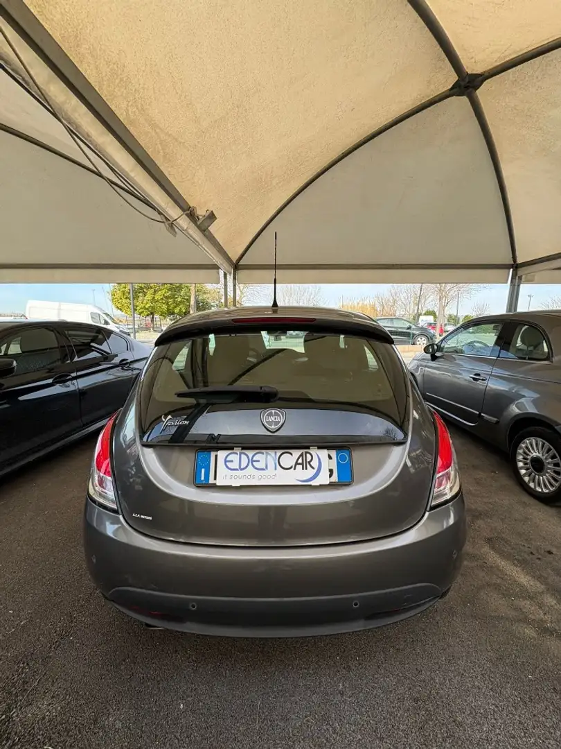 Lancia Ypsilon Ypsilon 1.2 8v Silver c/clima 69cv - 2
