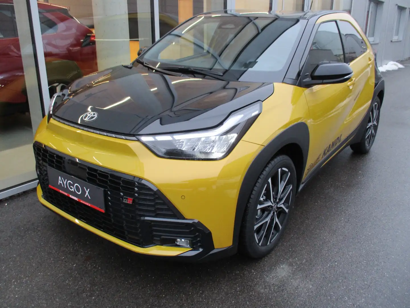 Toyota Aygo X 1.5 Hybrid ACC+LED+Navi+SHZ+2xKlima+Kam. Gelb - 2