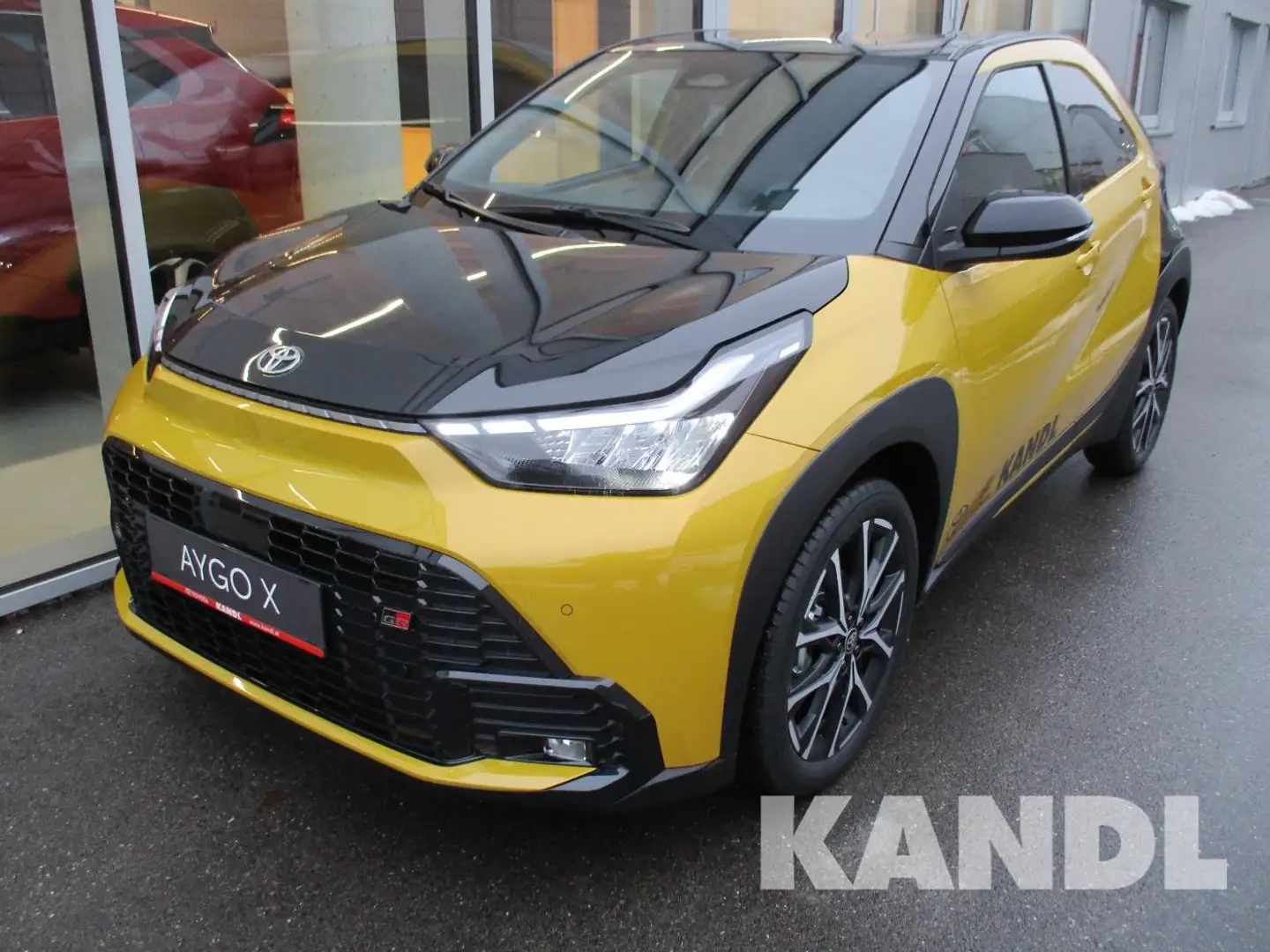 Toyota Aygo X 1.5 Hybrid ACC+LED+Navi+SHZ+2xKlima+Kam. Gelb - 1