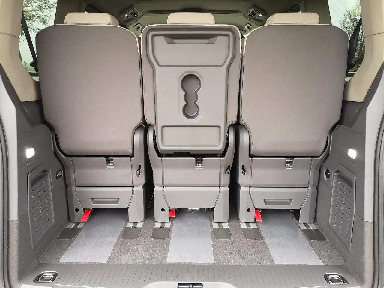 Volkswagen T7 Multivan 1,5eHybrid DSG 4Motion Sport Edition Komfort KÜ 7, миниатюра 10