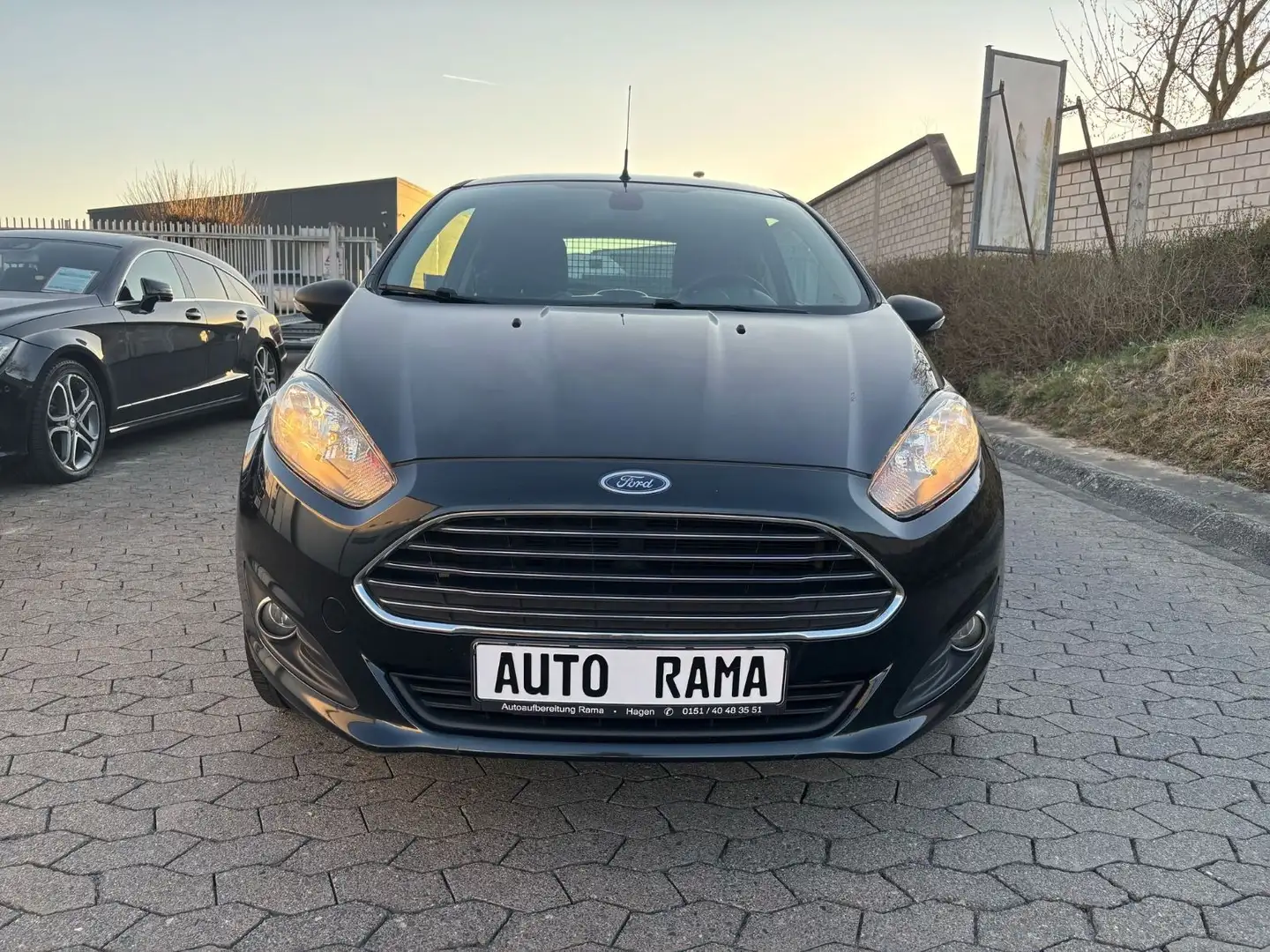 Ford Fiesta Van / TÜV-AU Neu / 1 Hand Schwarz - 2