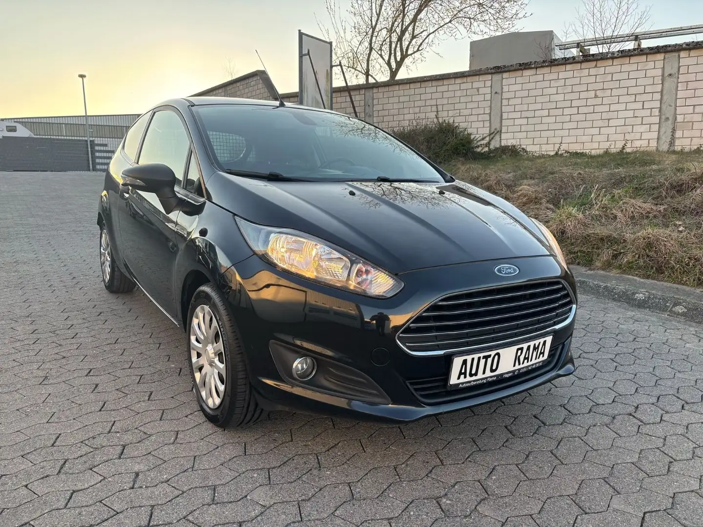 Ford Fiesta Van / TÜV-AU Neu / 1 Hand Schwarz - 1
