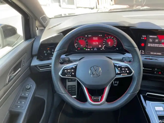 Volkswagen Golf view 10