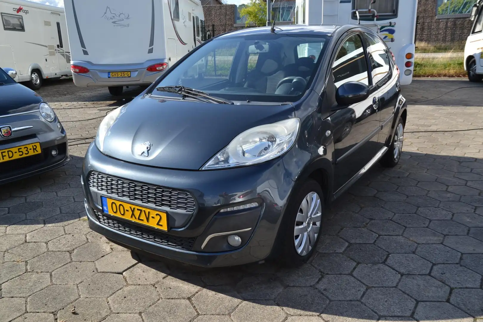 Peugeot 107 1.0 Active 5 deurs abs airco elect ramen vele extr Grau - 1