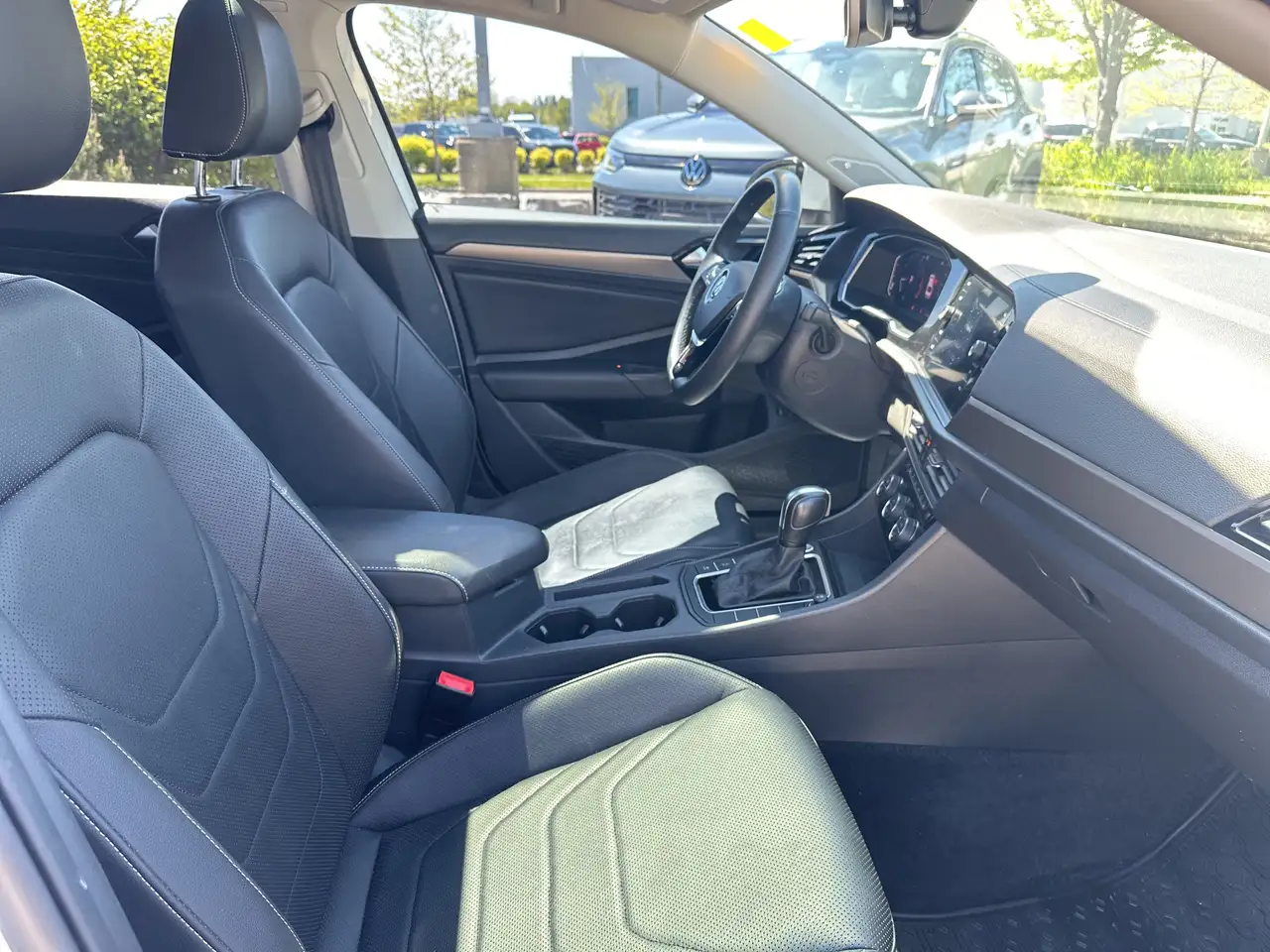 Volkswagen Jetta снимка Volkswagen Jetta