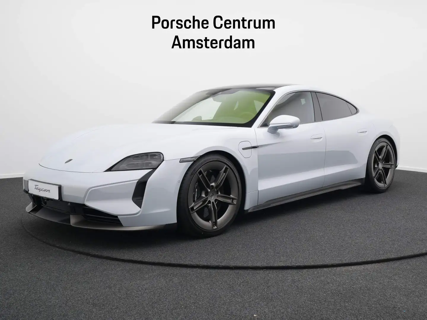Porsche Taycan Turbo S Grijs - 1