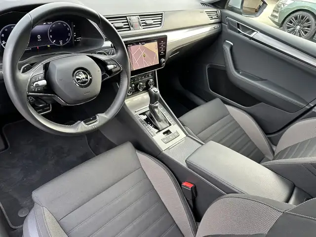 Skoda Superb view 11