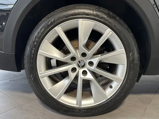 Skoda Superb view 3