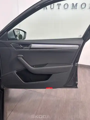 Skoda Superb view 10