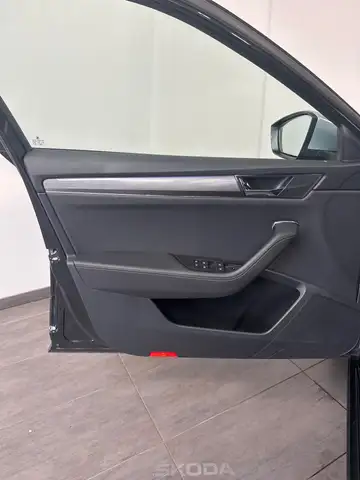 Skoda Superb view 9