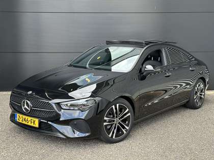 Mercedes-Benz CLA 180 Luxury Line | Panoramadak | Nightpakket | Achterui