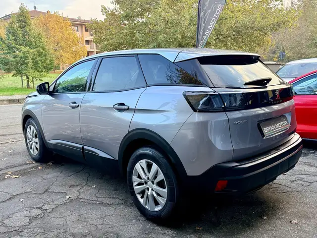 Peugeot 3008 view 3
