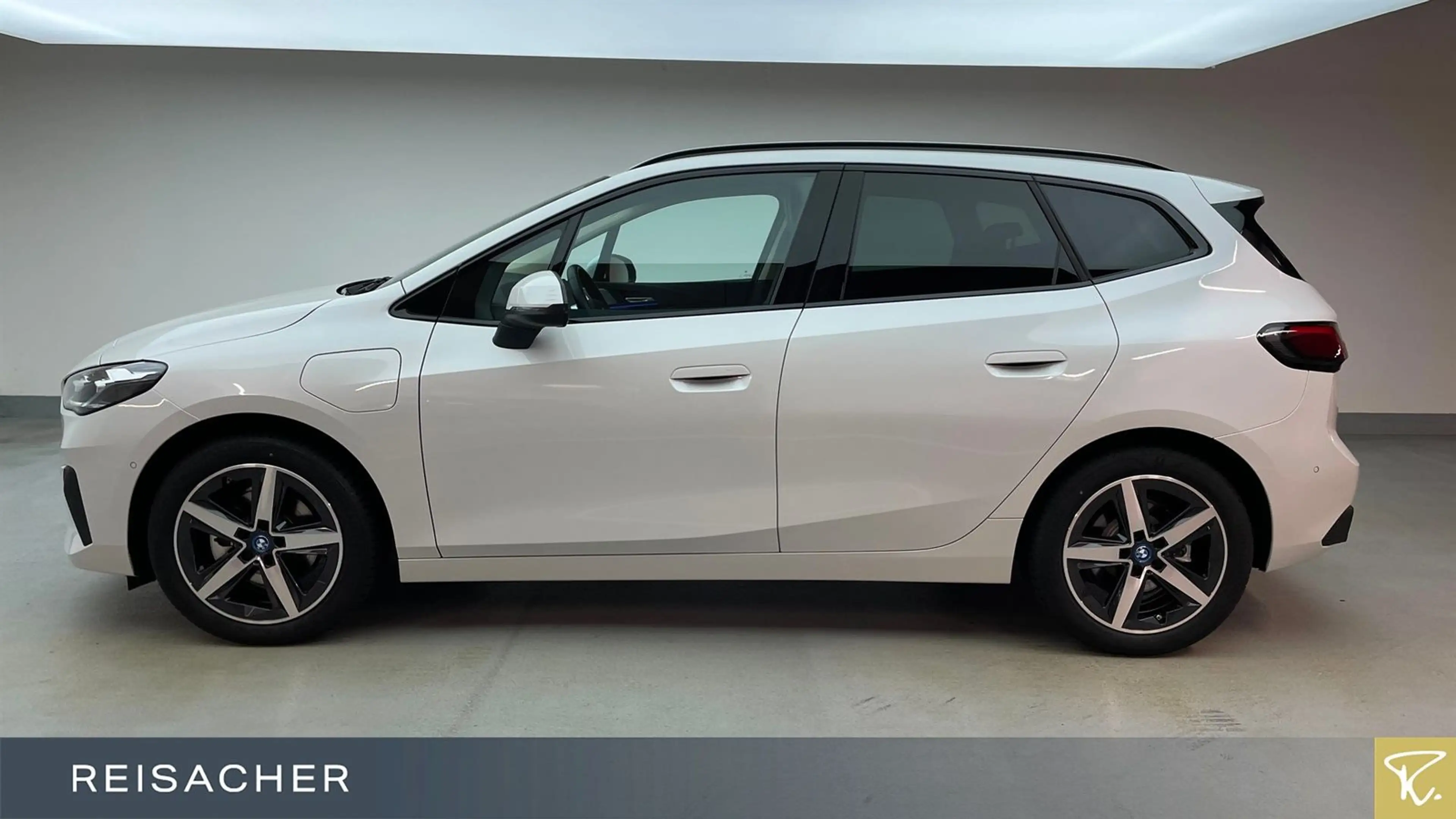BMW 225 225e A xDrive Active Tourer Pano,AHK,Autom — photo 9