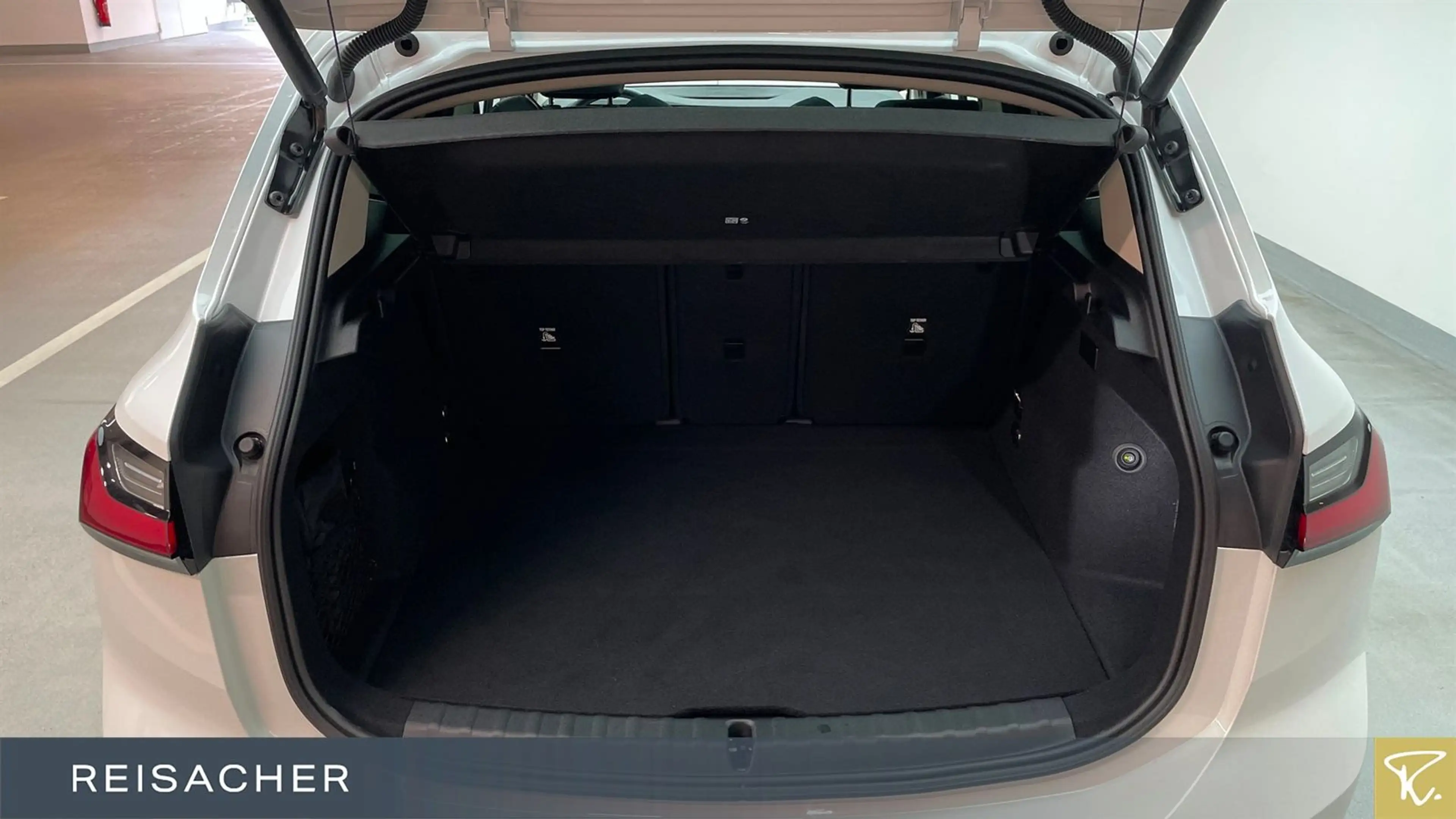 BMW 225 225e A xDrive Active Tourer Pano,AHK,Autom — photo 10