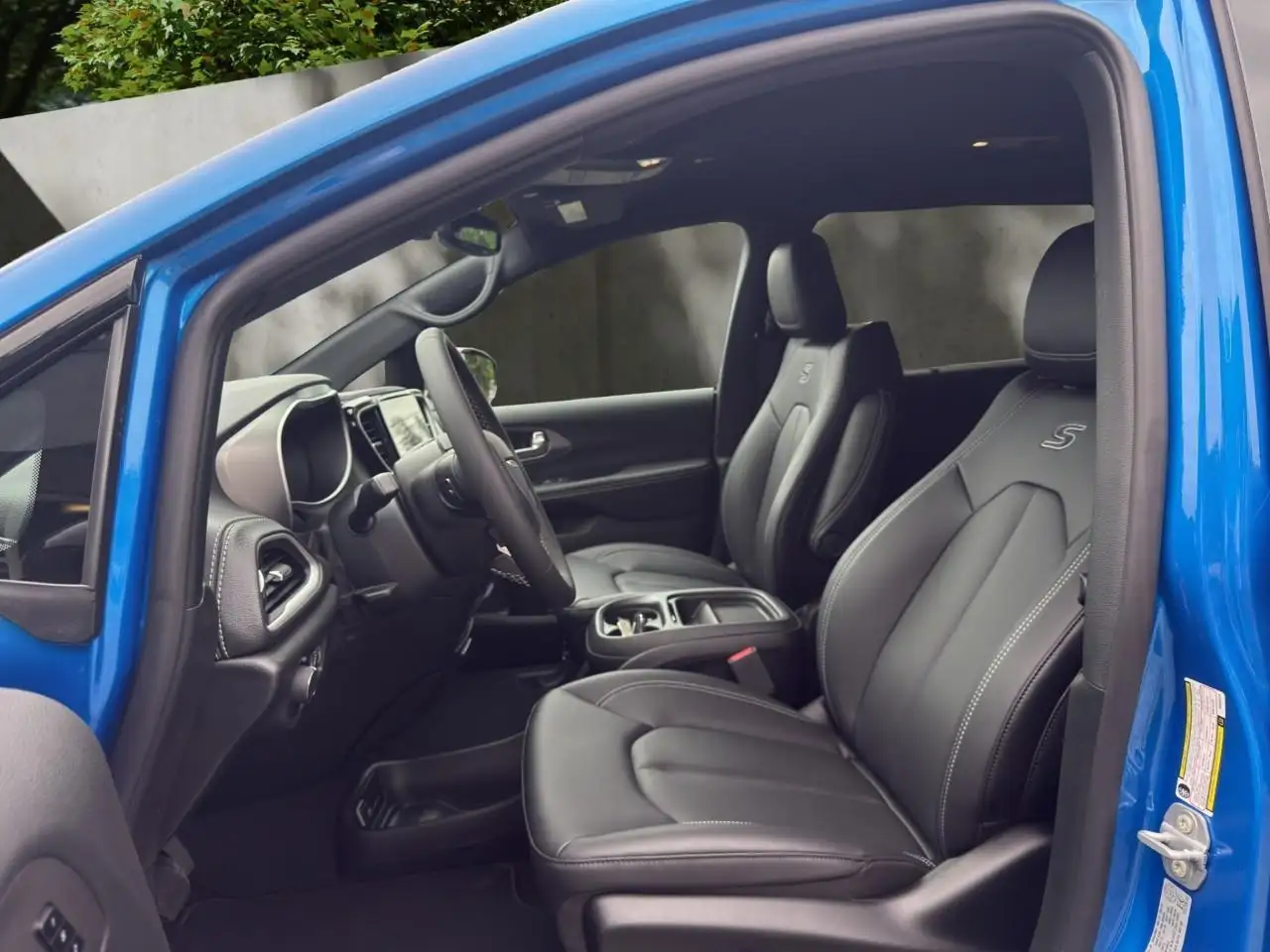 Chrysler Pacifica photo Chrysler Pacifica
