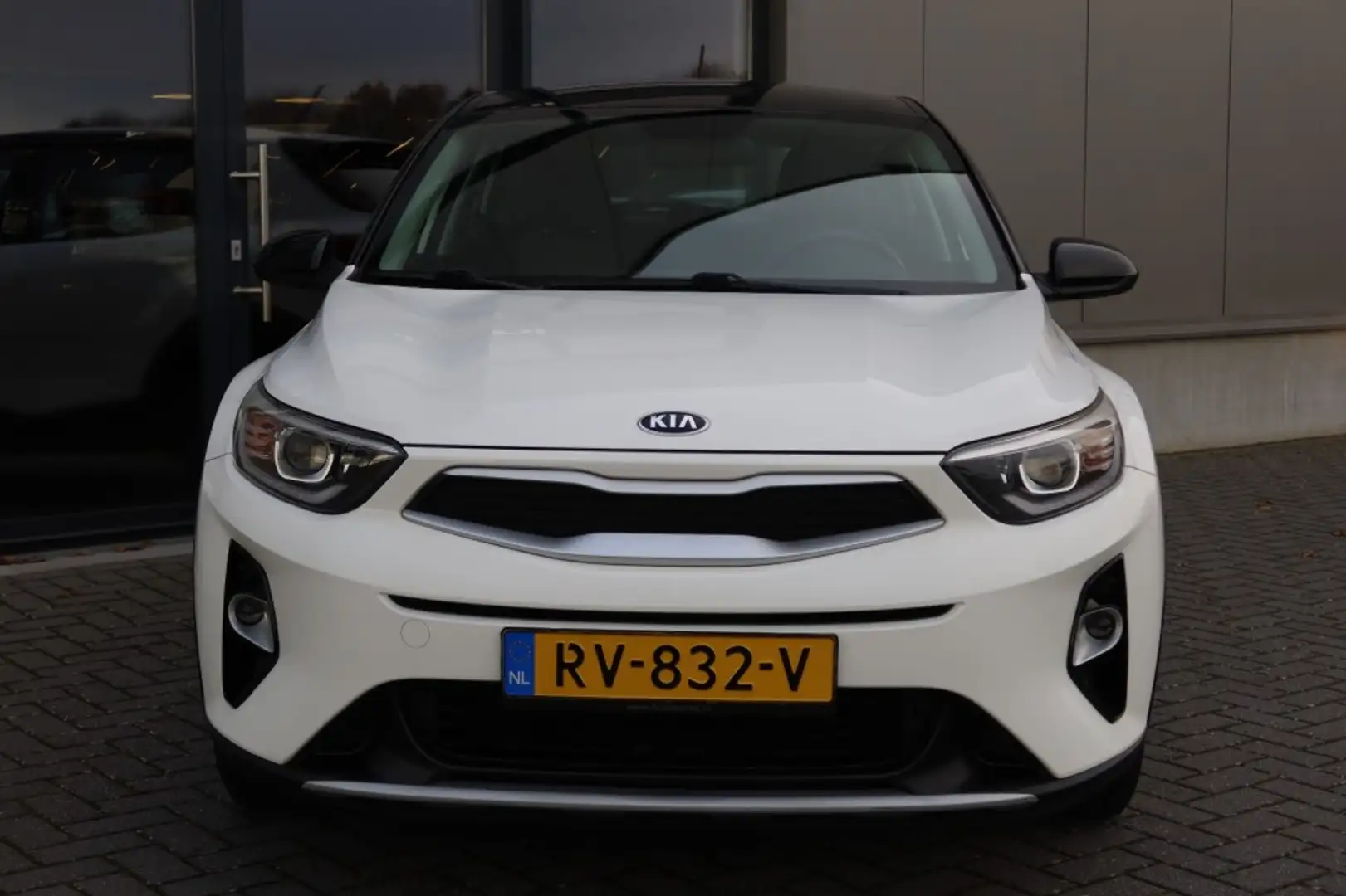 Kia Stonic 1.2 MPi ComfortPlusLine Navigator Two-Tone Camera, Weiß - 2