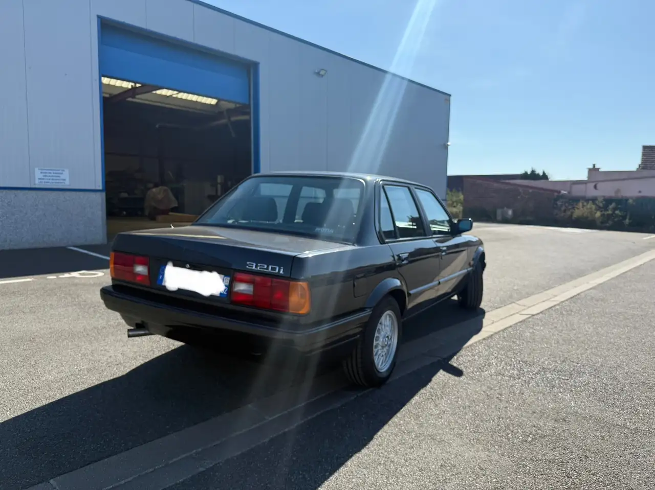 BMW 320i, foto 2
