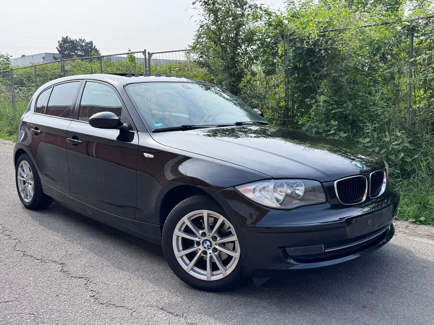 BMW 118 118i benzine | 164.000 KM | Open dak Zwart - 1