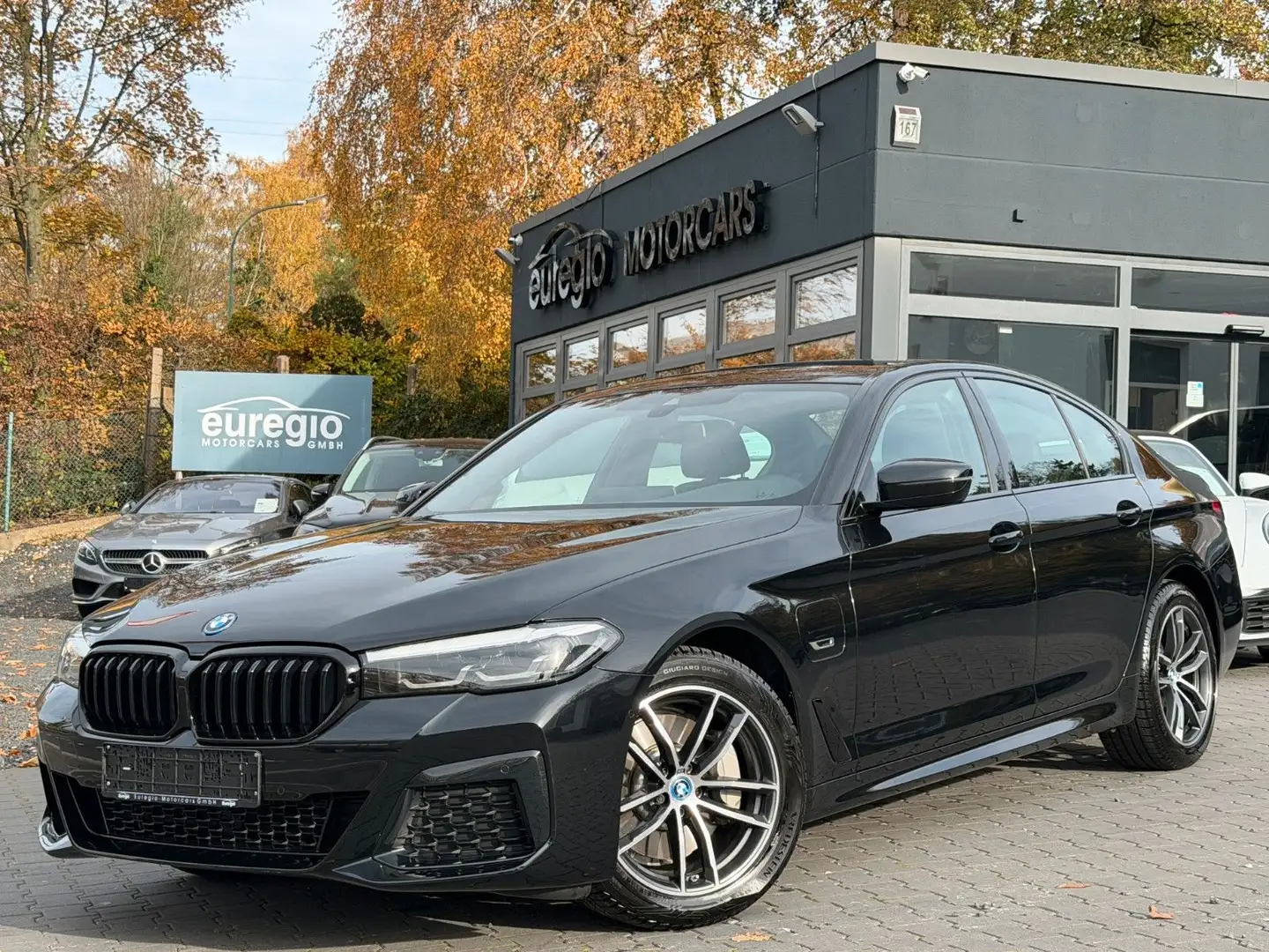 BMW 530 e Aut. 1 Hand - LED - M Sportpaket /// Noir - 1