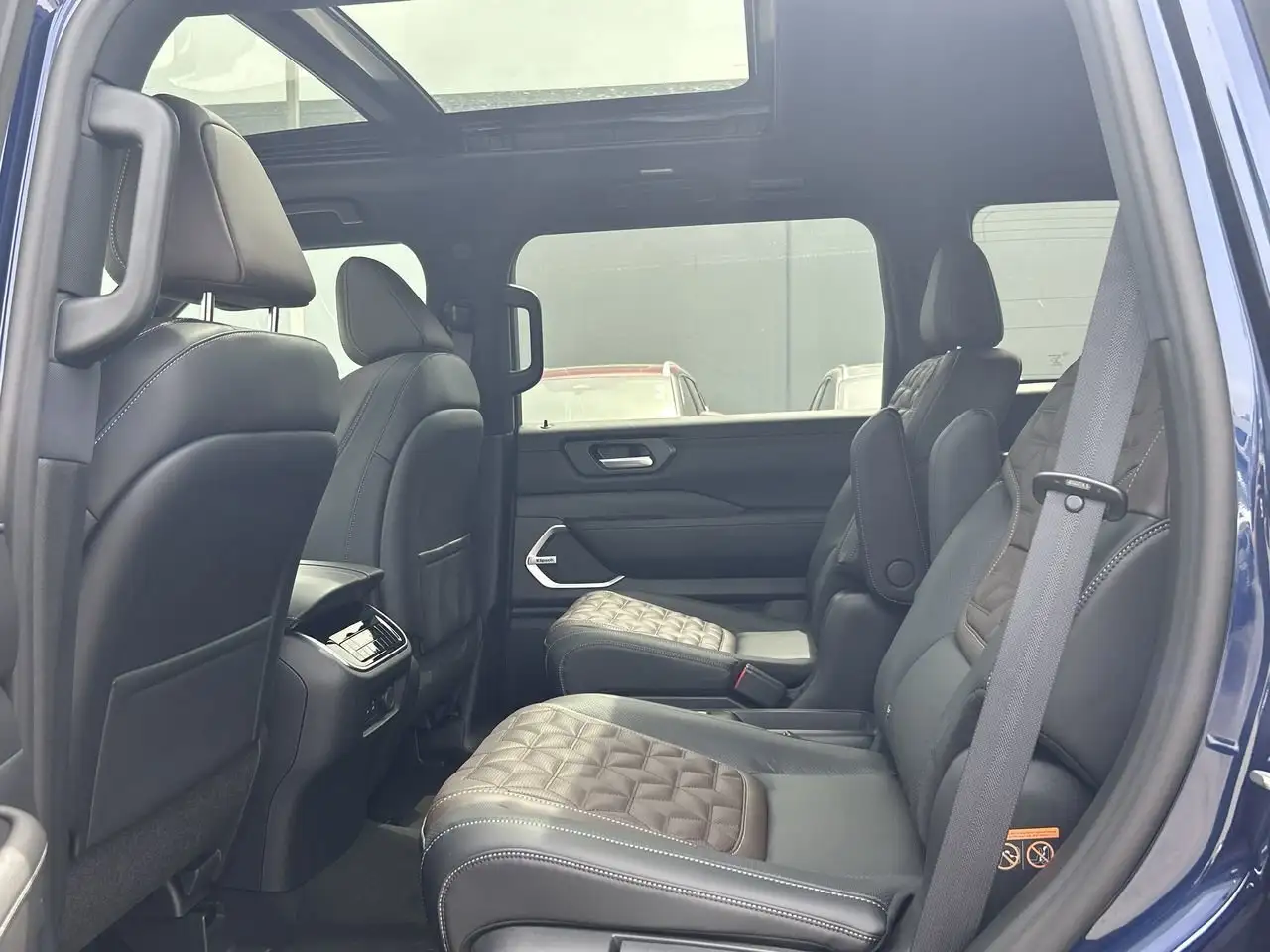 Nissan Armada снимка Nissan Armada