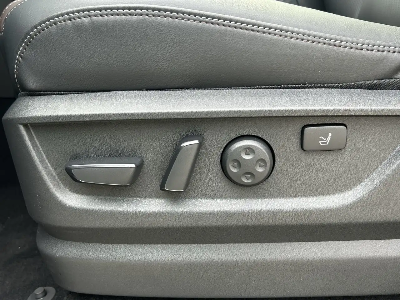 Nissan Armada снимка Nissan Armada