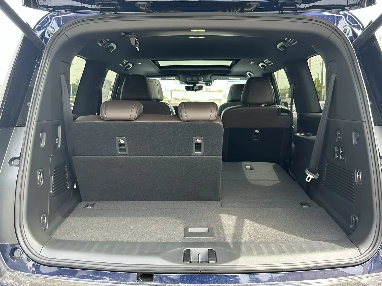 Nissan Armada снимка Nissan Armada