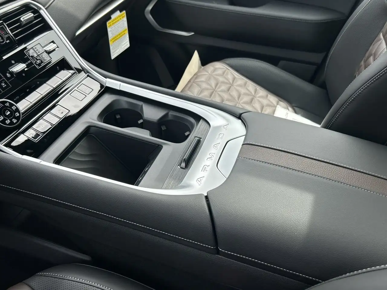 Nissan Armada снимка Nissan Armada