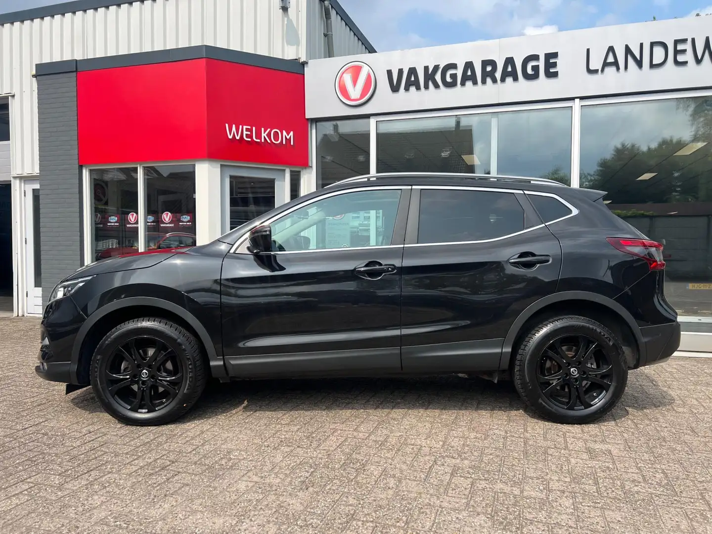 Nissan Qashqai 1.6 tekna, pdc, navi, panodak, 1e eigenaar, rijkla Zwart - 2