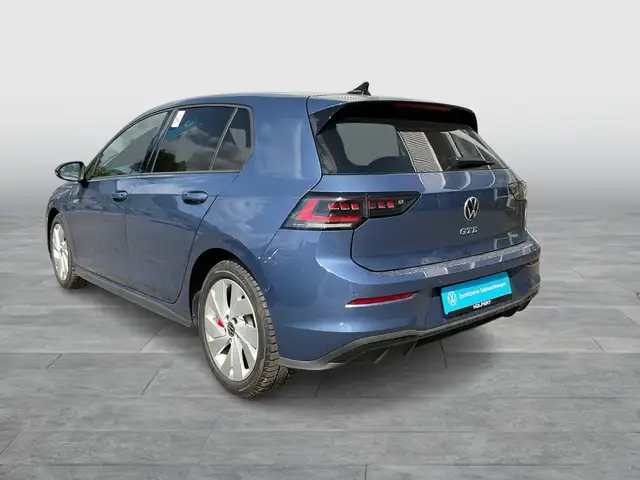 Volkswagen Golf view 4
