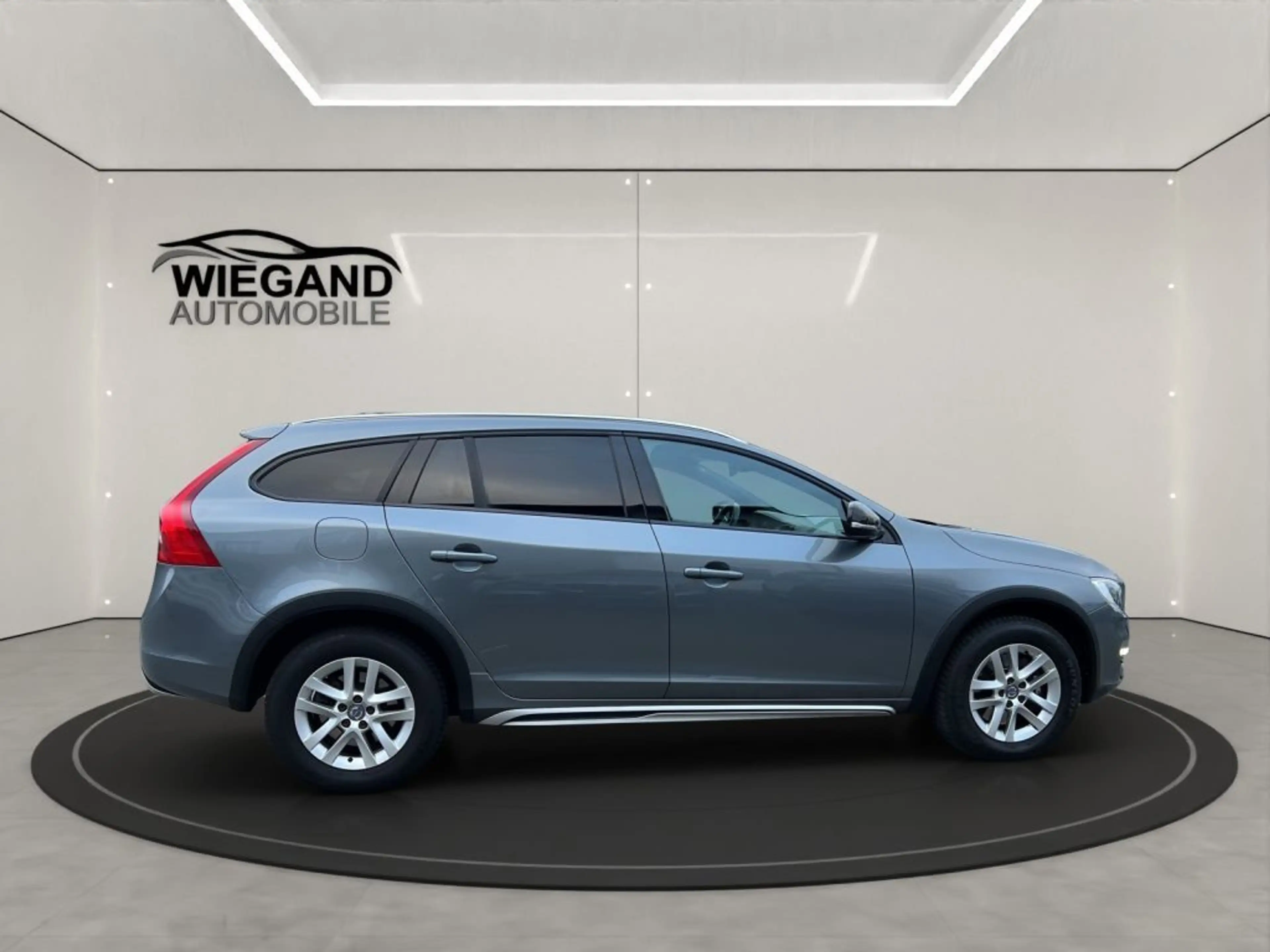 Volvo V60 Cross Country D4+KLIMA+LED+RADIO+RFK+ — photo 6