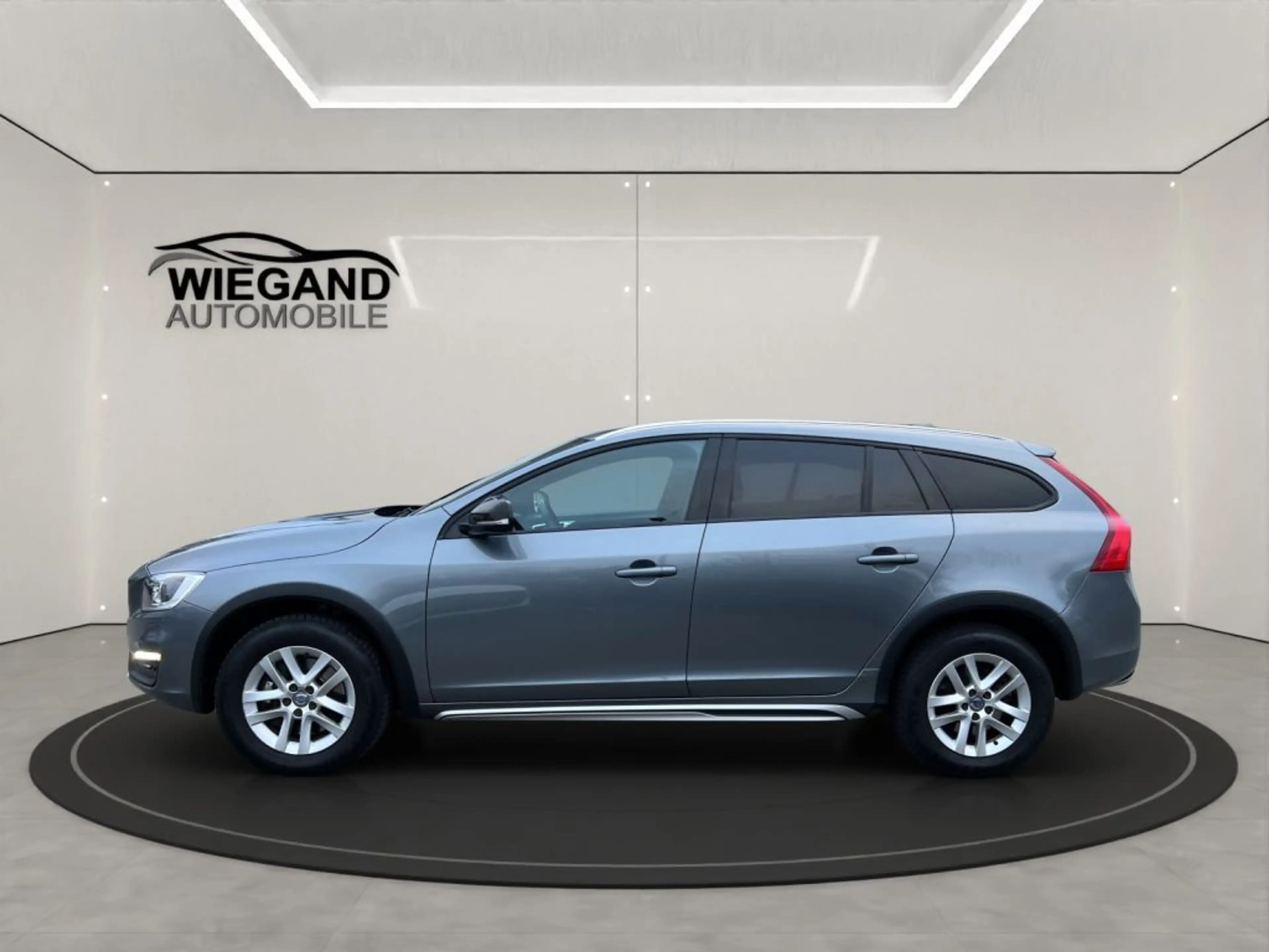 Volvo V60 Cross Country D4+KLIMA+LED+RADIO+RFK+ — photo 2