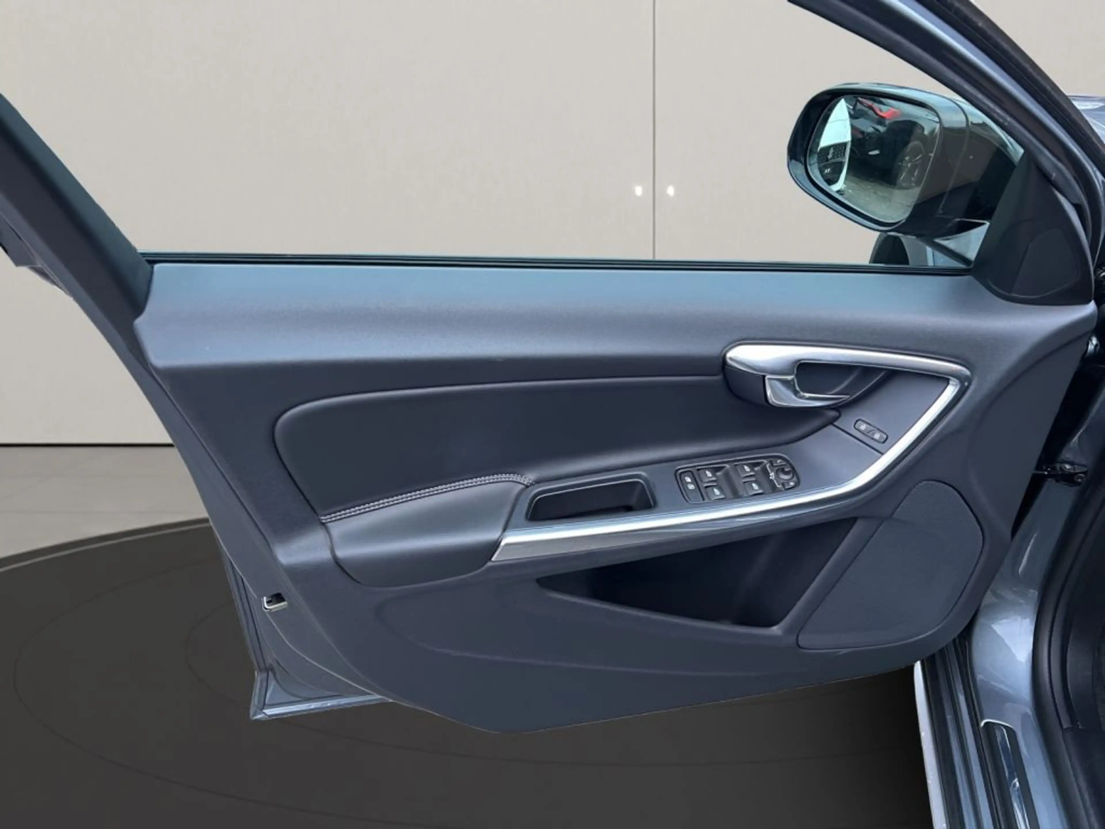 Volvo V60 Cross Country D4+KLIMA+LED+RADIO+RFK+ — photo 9